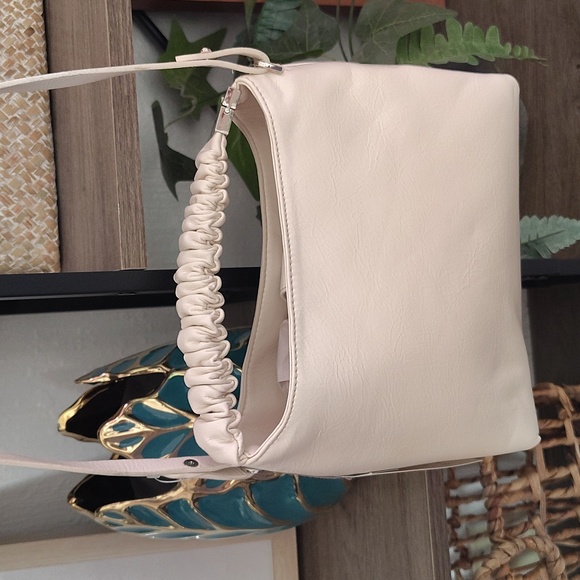 NWT A New Day Elegant Cream Shoulder/Hand Bag - Picture 4 of 10